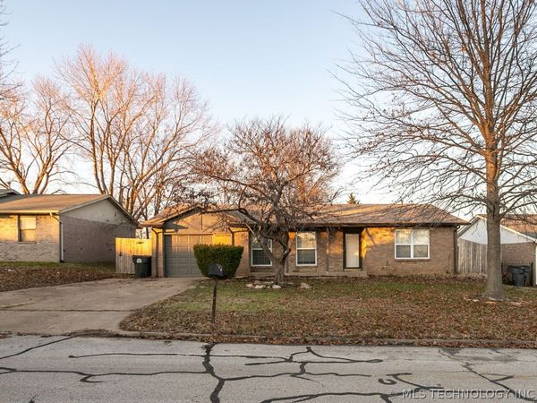 607 W 150 Street S, Glenpool, OK 74033