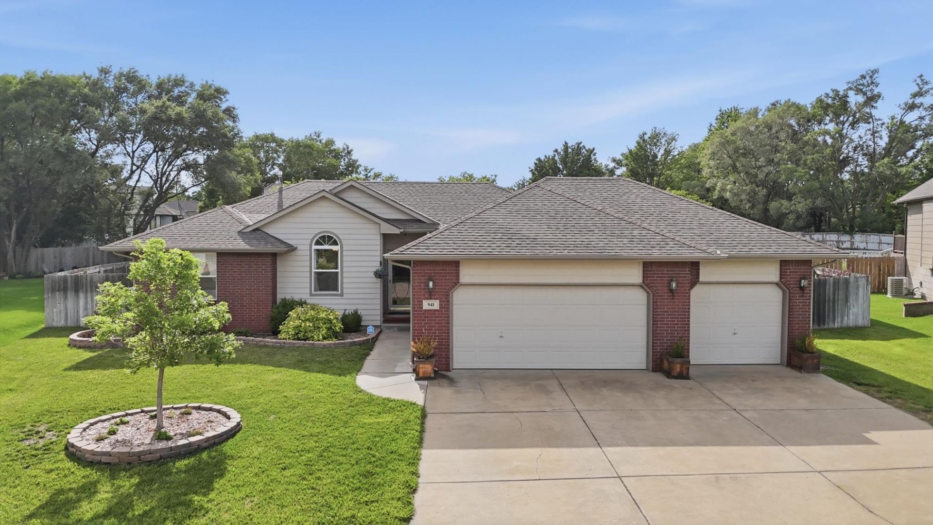 941 S Sandalwood, Wichita, KS 67230 Main Photo