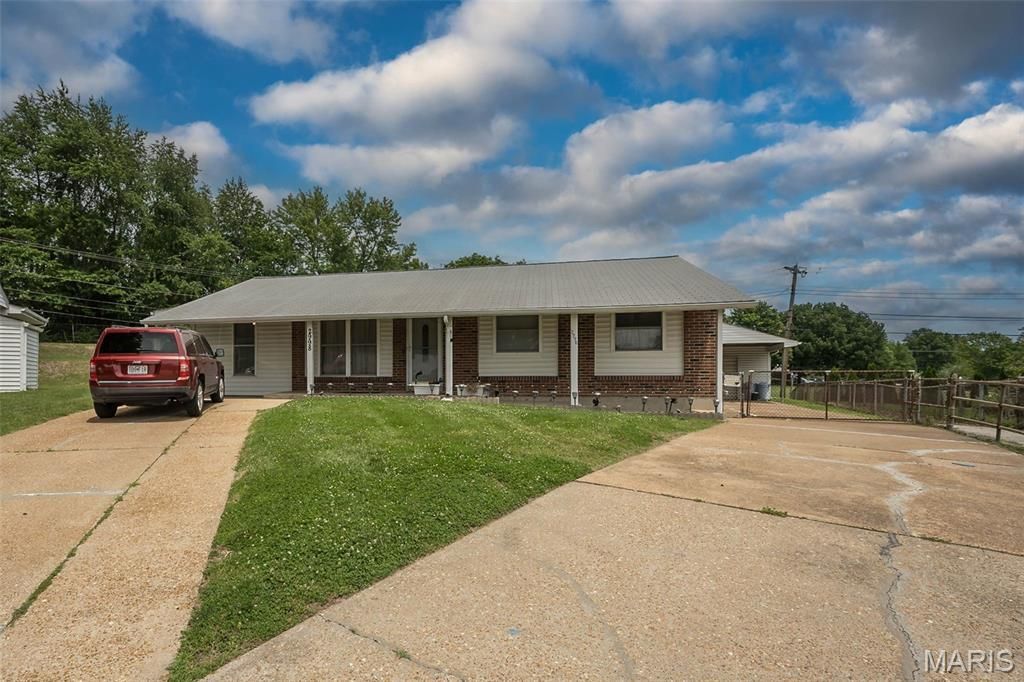 2998 Foxwood Drive , Maryland Heights, MO 63043 Main Photo