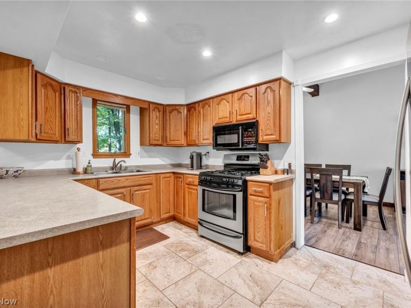 27020 Sleepy Hollow Drive , Westlake, OH 44145 Photo 4