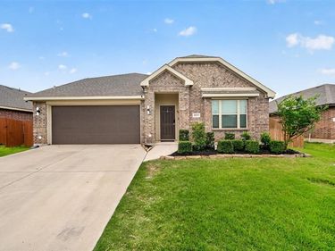 809 Cloverwood Drive, Fort Worth, TX 76036