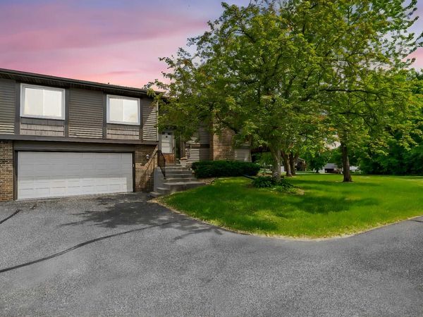 2890 Castleford Court , Woodbury, MN 55125