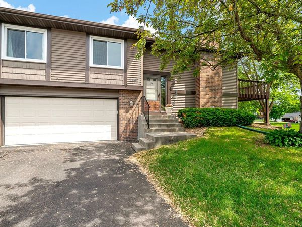 2890 Castleford Court , Woodbury, MN 55125