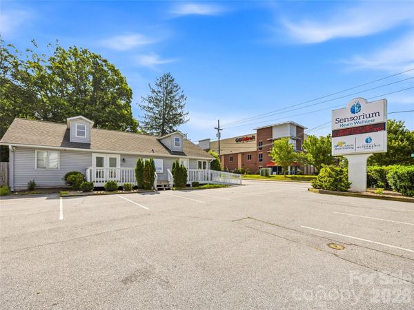 2124 Hendersonville Road , Arden, NC 28704