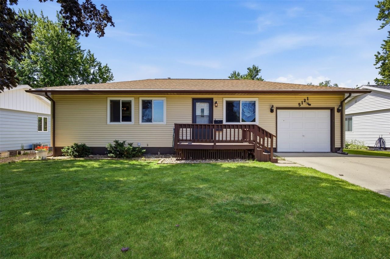 5121 Kesler Road Nw, Cedar Rapids, IA 52405 Main Photo