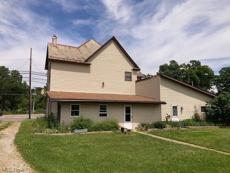 1906 E High Avenue, New Philadelphia, OH 44663 Photo 4