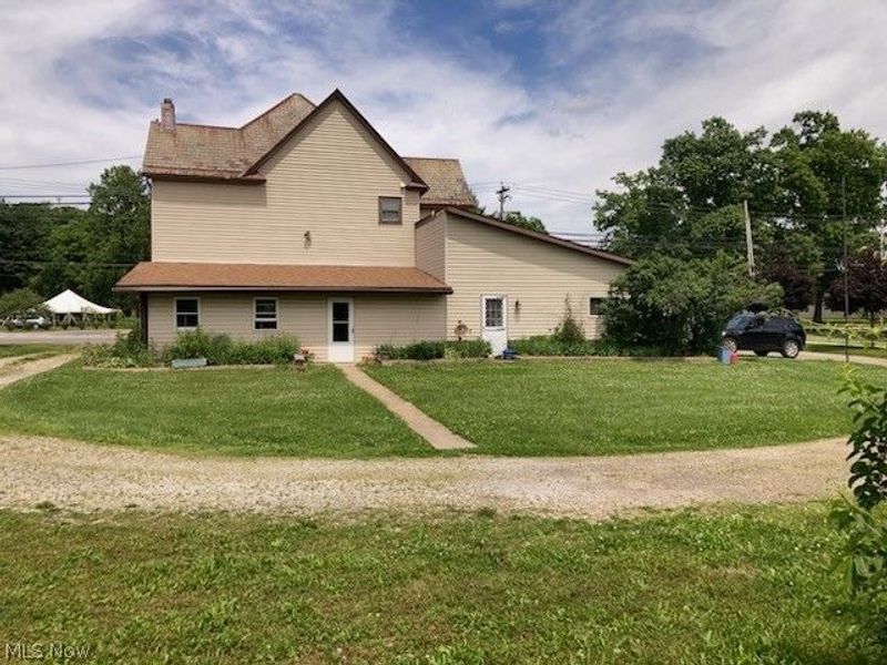 1906 E High Avenue, New Philadelphia, OH 44663 Photo 6