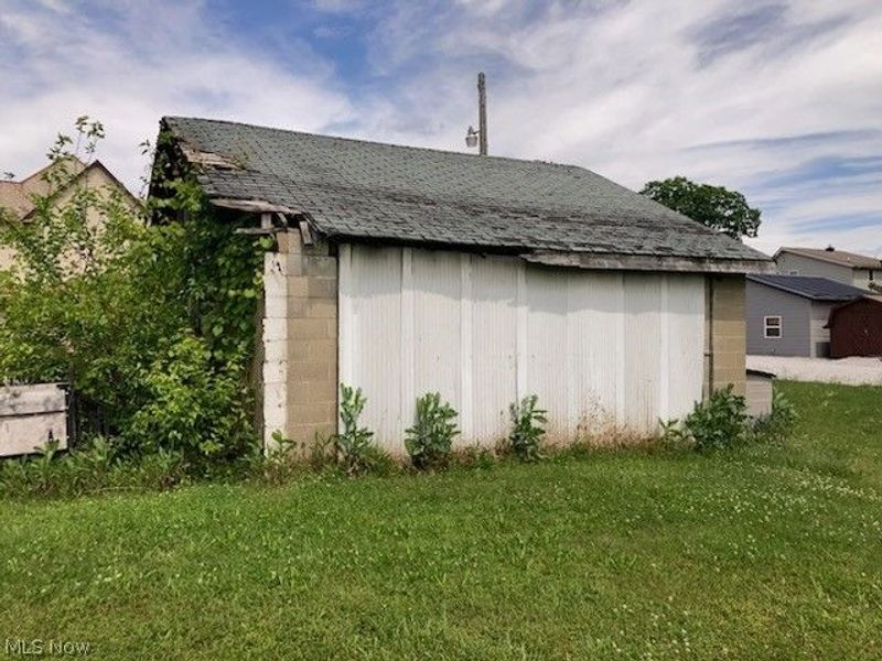 1906 E High Avenue, New Philadelphia, OH 44663 Photo 9