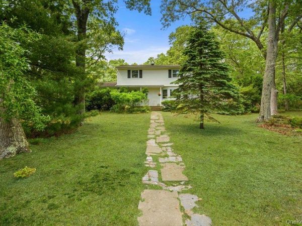 45 Lone Oak Path , Smithtown, NY 11787