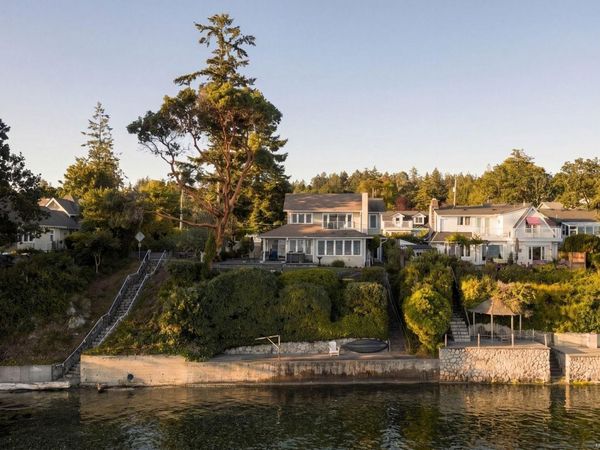 10652 Madrona Dr , North Saanich, BC V8L 5L8