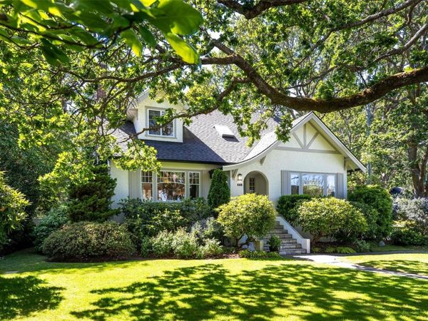 688 Falkland Rd , Oak Bay, BC V8S 4L5