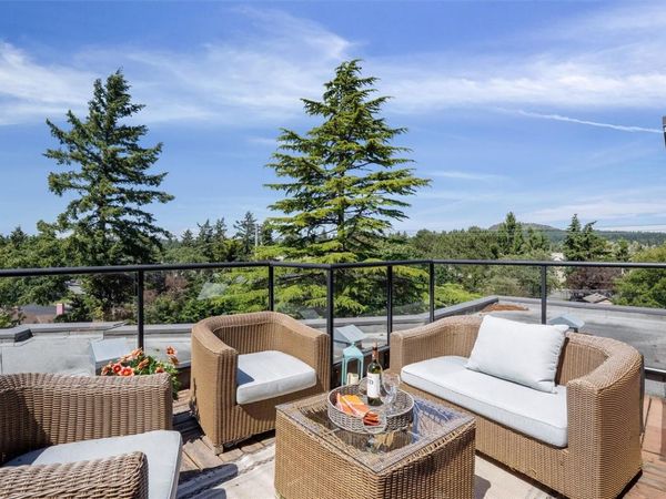 4040 Borden St , Unit #304, Saanich, BC V8X 2E9