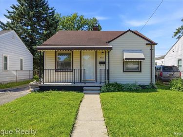 497 Montana Avenue , Pontiac, MI 48341