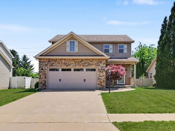 401 Trefoil Street , Savoy, IL 61874