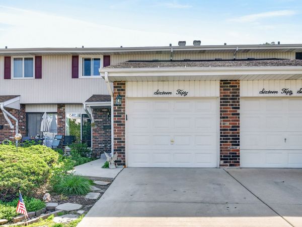 1650 Castbourne Court , Wheaton, IL 60189