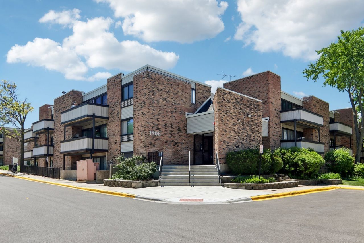 1806 Hemlock Place , Schaumburg, IL 60173