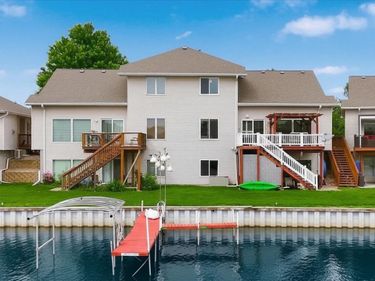 1070 WATERS EDGE Court, CARTER LAKE, IA 51510
