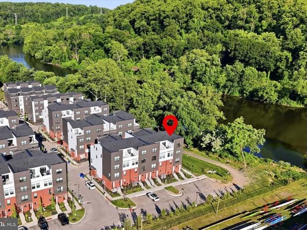 919 RIVERPLACE DRIVE, CONSHOHOCKEN, PA 19428