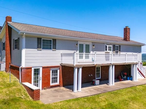 26 Orchard Ln, Moundsville, WV 26041