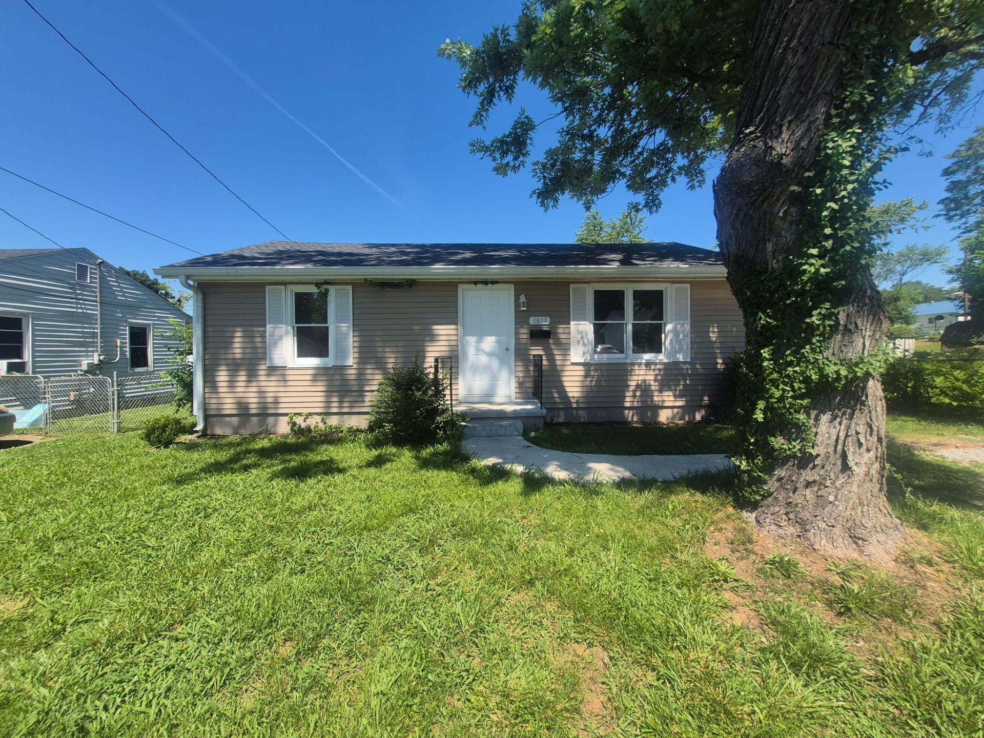 1807 Mchenry Dr, Hopkinsville, KY 42240 Main Photo