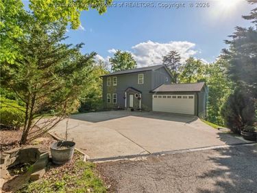 8 Beech Lane, Hurricane, WV 25526
