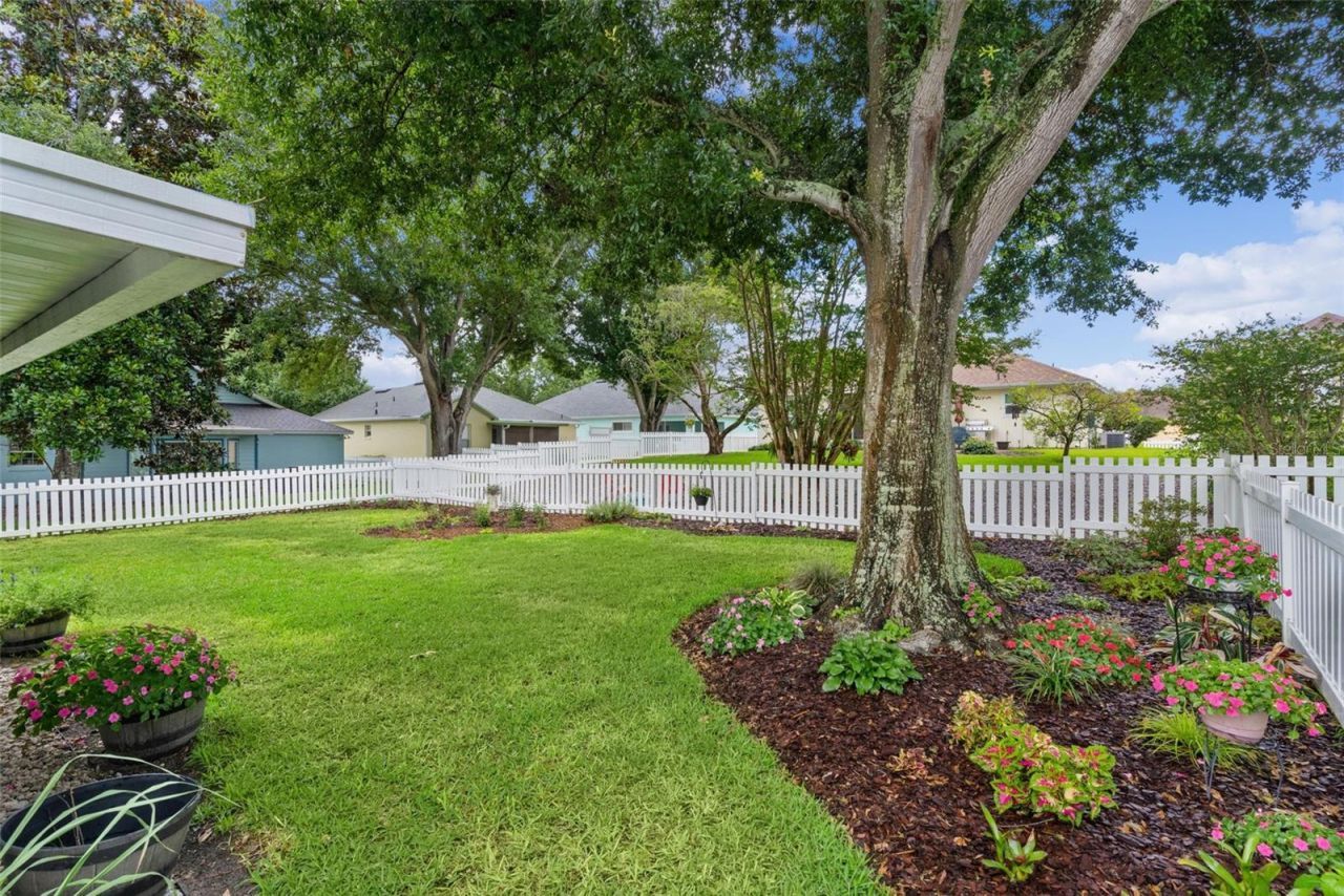 1622 Laurel Way, Tavares, FL 32778 Photo