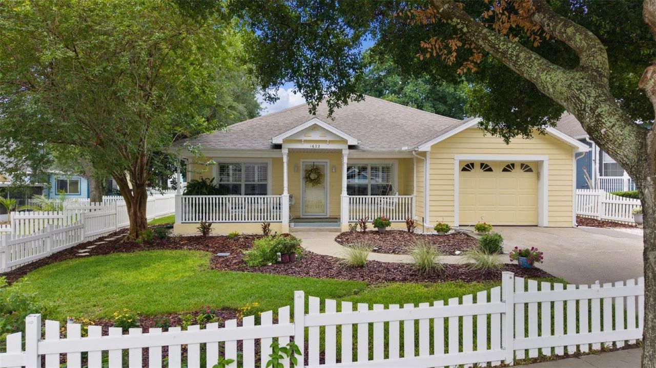 1622 Laurel Way, Tavares, FL 32778 Photo