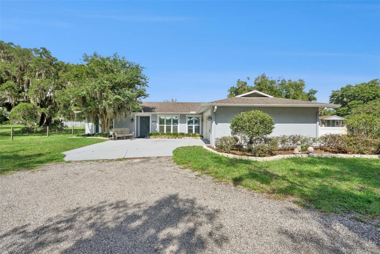 2530 E New York Avenue, Deland, FL 32724 Main Photo