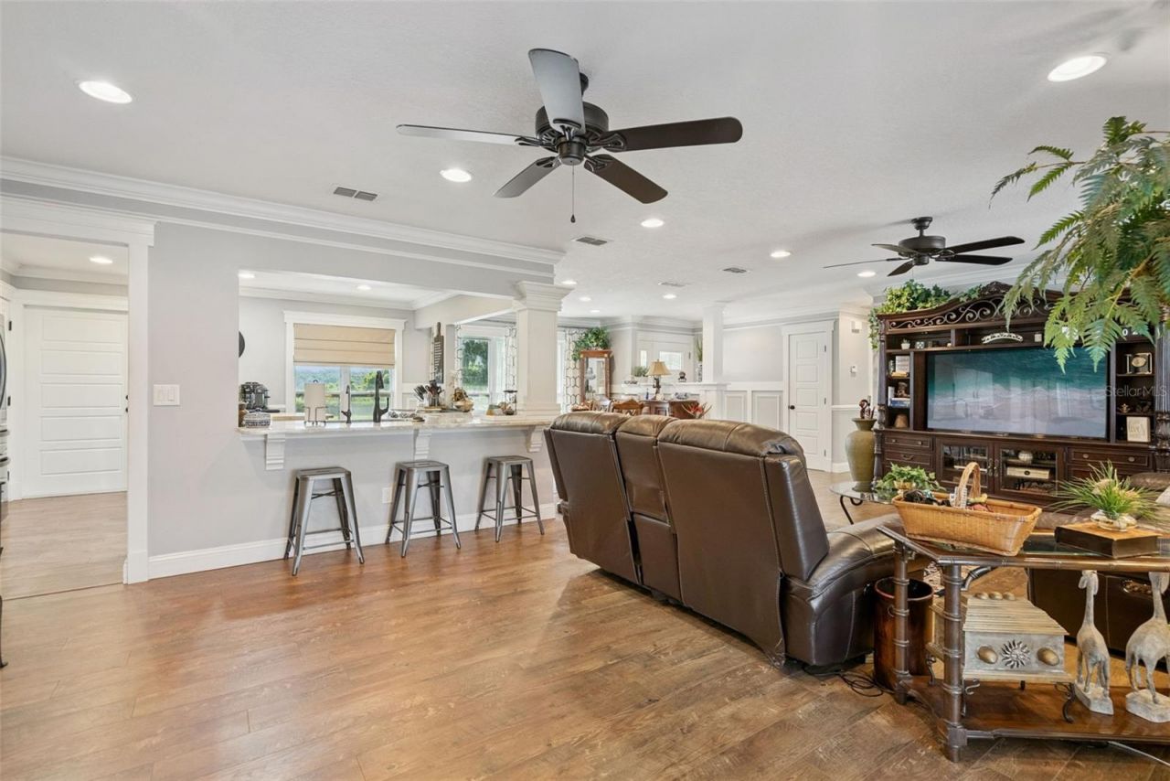 2530 E New York Avenue, Deland, FL 32724 Photo