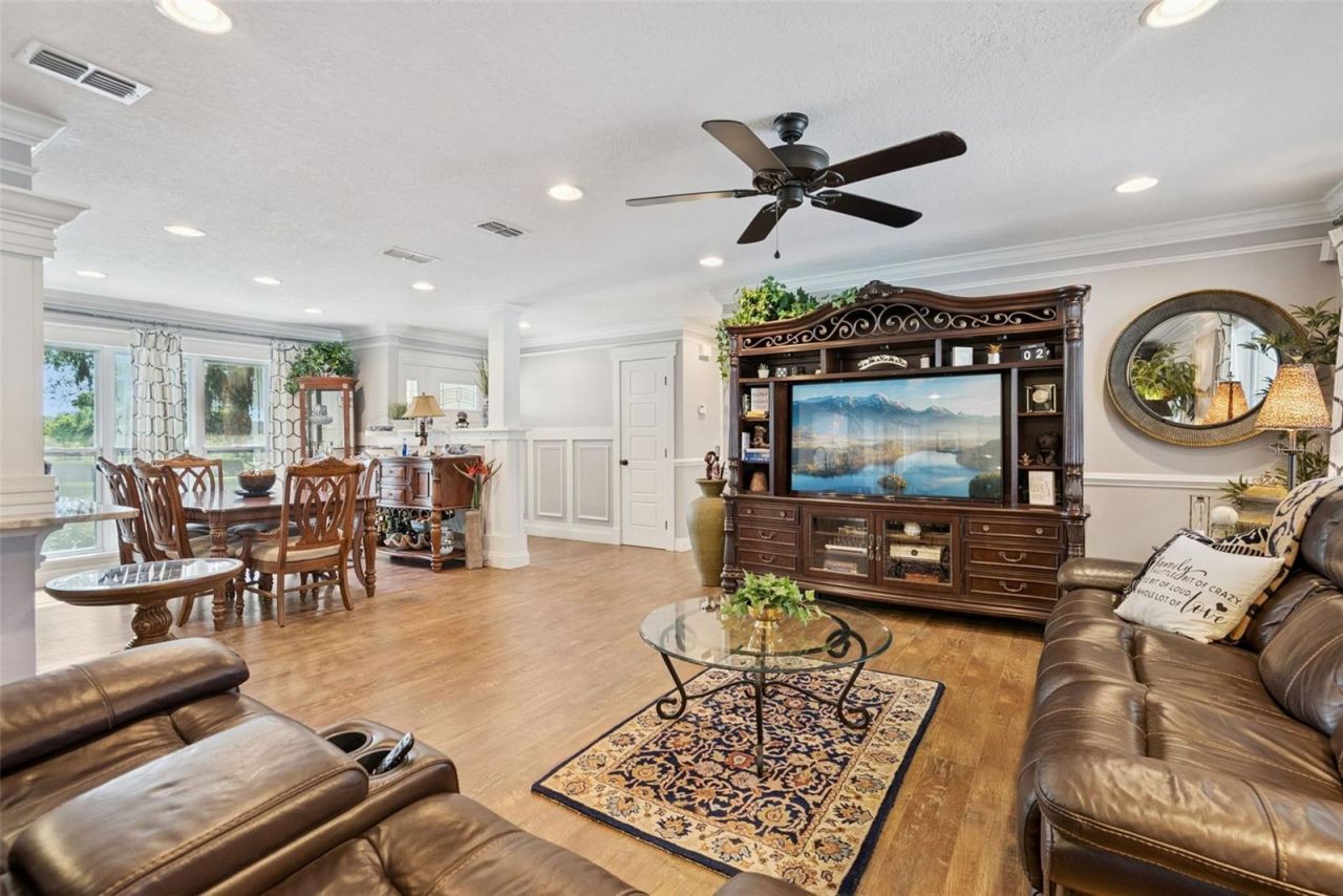 2530 E New York Avenue, Deland, FL 32724 Photo