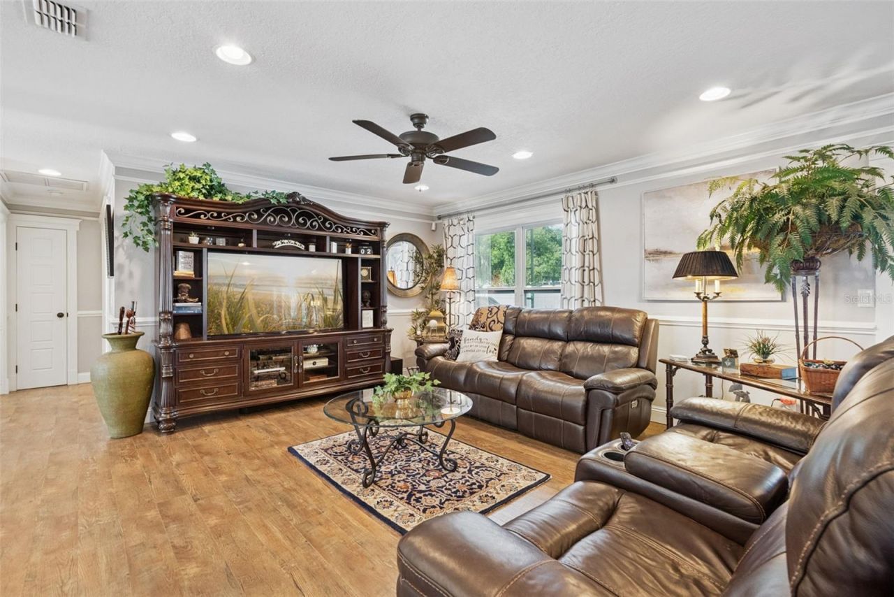 2530 E New York Avenue, Deland, FL 32724 Photo