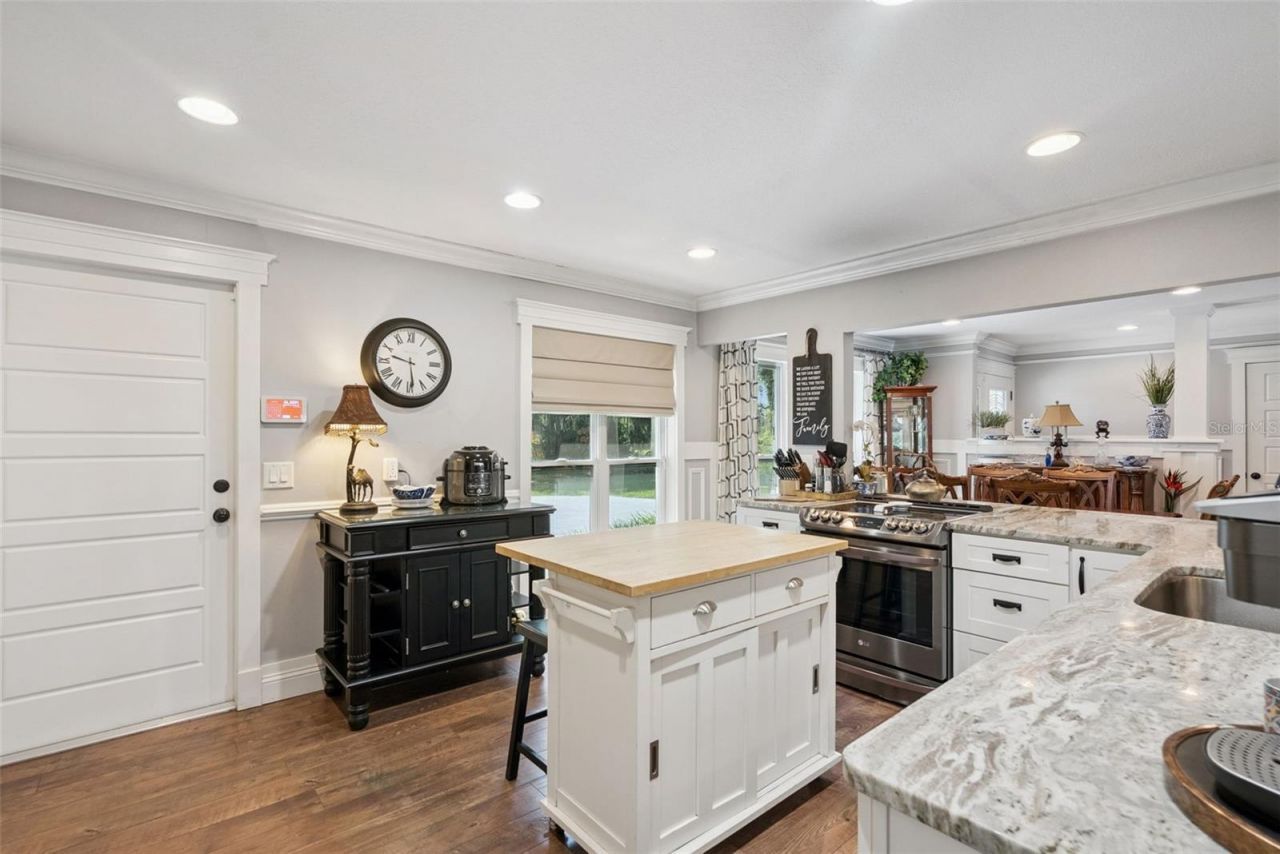 2530 E New York Avenue, Deland, FL 32724 Photo