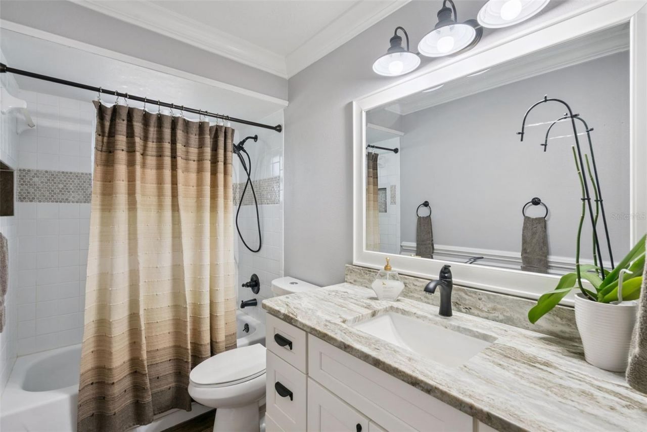 2530 E New York Avenue, Deland, FL 32724 Photo