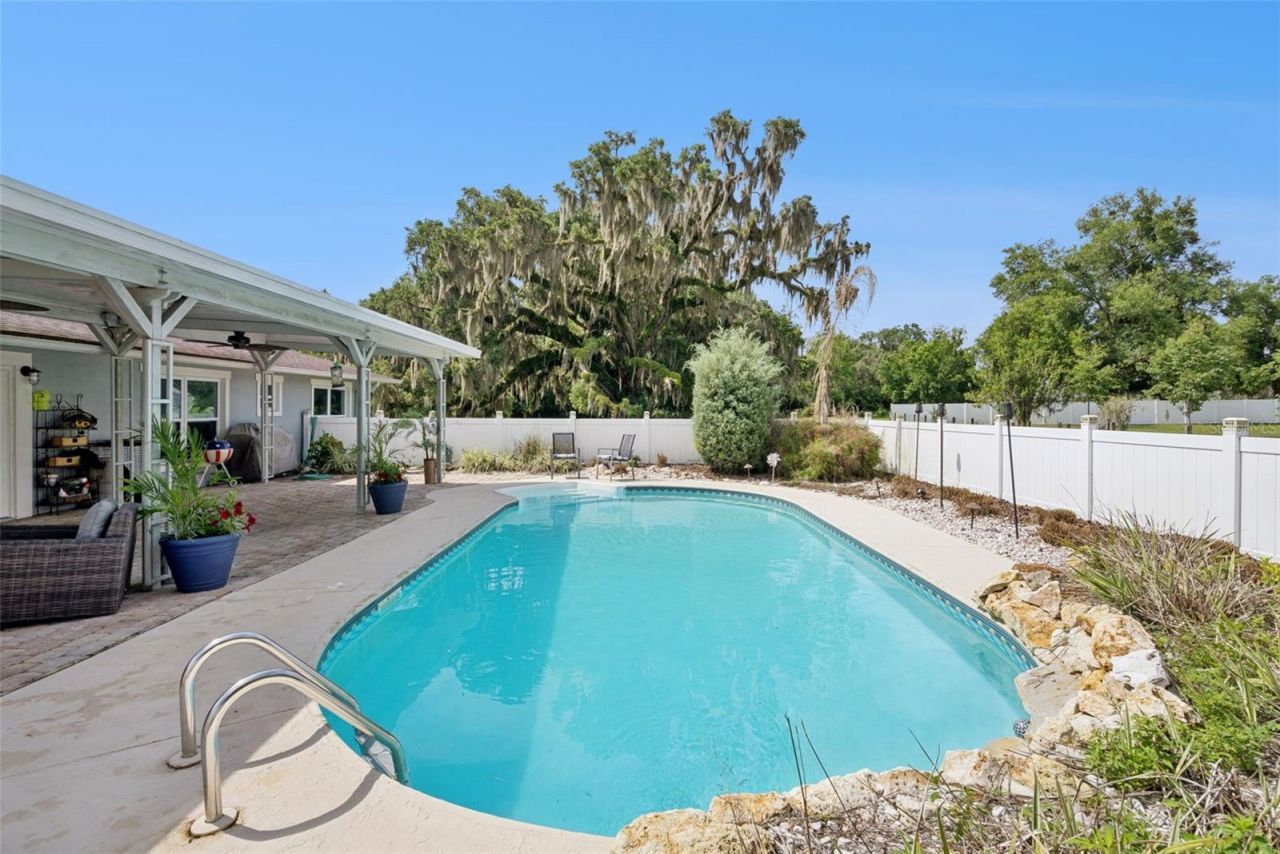 2530 E New York Avenue, Deland, FL 32724 Photo