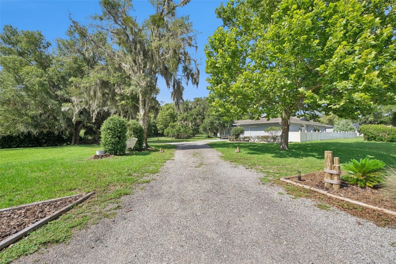 2530 E New York Avenue, Deland, FL 32724 Photo