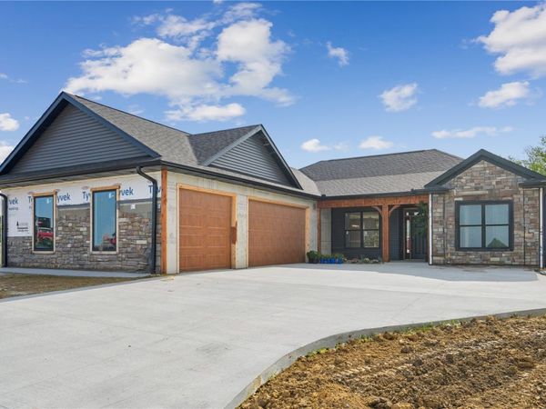 120 Howard Ave , Swisher, IA 52338