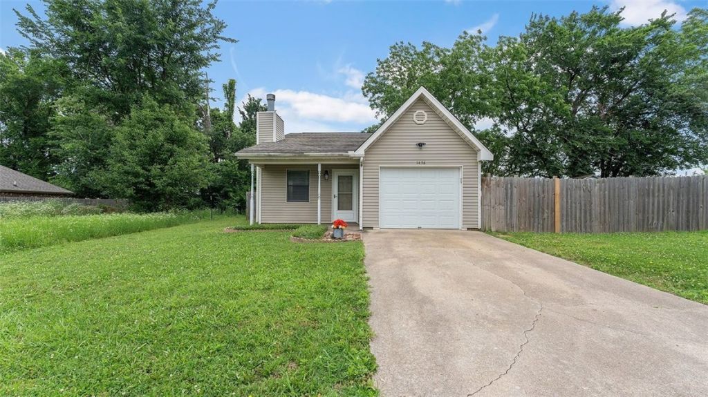 1456 Love Lane, Gentry, AR 72734 Main Photo