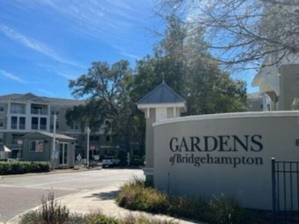 8290 GATE Parkway, Unit 806, Jacksonville, FL 32216