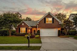 121 Thousand Oaks Court photo 4