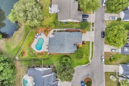 121 Thousand Oaks Court photo 4