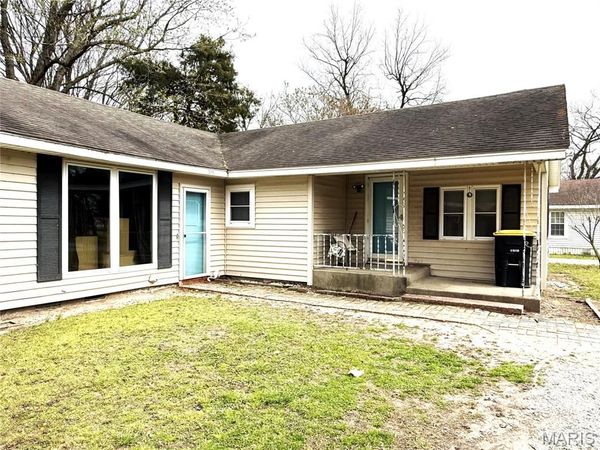 305 Centre Street , Cooter, MO 63839