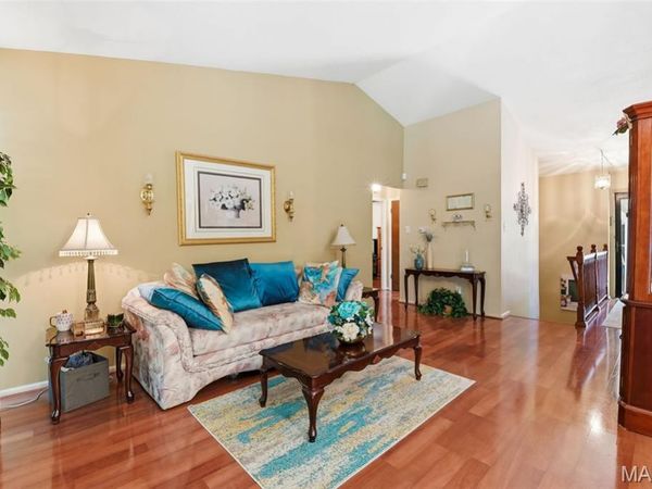 11010 Thousand Oaks Drive , St Louis, MO 63136
