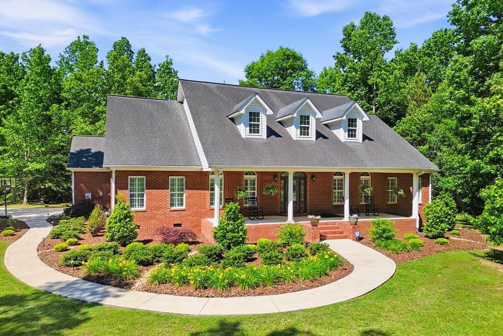 310 SE Gaines Road, Dalton, GA 30721 Main Photo