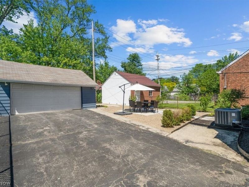 13909 Thraves Avenue , Garfield Heights, OH 44125 Photo 35