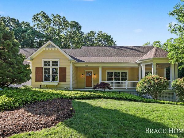 4470 Oak Arbor Drive NE, Grand Rapids, MI 49525