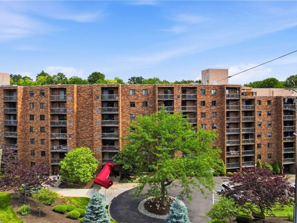 1500 COCHRAN ROAD , Unit 900, Pittsburgh, PA 15243