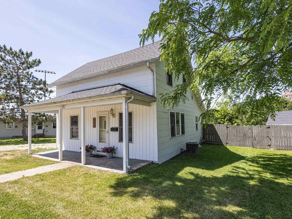 560 Southwest Road, Platteville, WI 53818