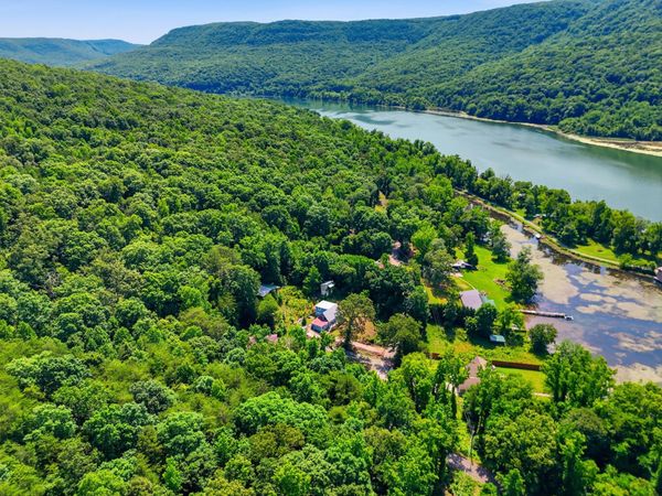 10153 Mullins Cove Road, Whitwell, TN 37397