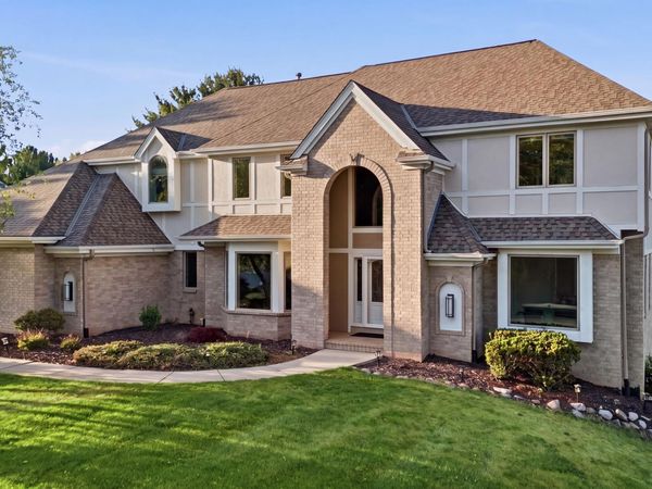 N28W30244 Red Hawk Ct, Pewaukee, WI 53072