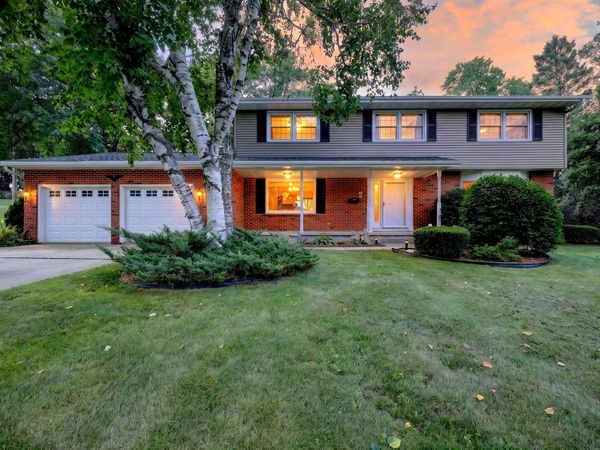 255 Brevity Ln, Columbus, WI 53925